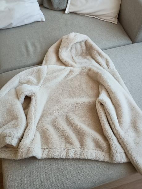 Kožušinová bunda, 158