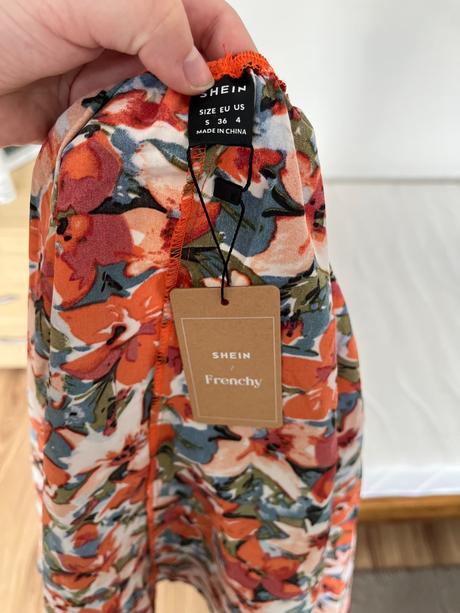 Kvietkovane šaty, s