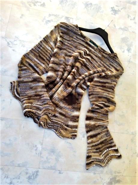 Zaujímavý melírovaný pulóvrik m/l, m