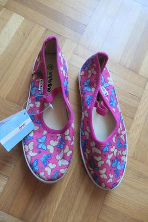 Nove dievcenske papuce, cvicky vel. 34, 34