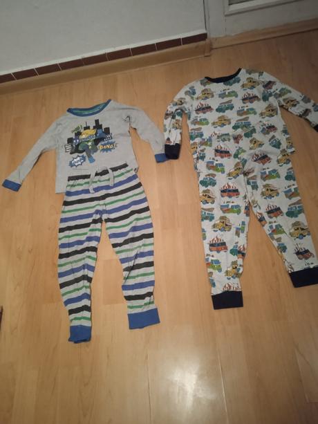 Chlapčenské pyžamá, 98