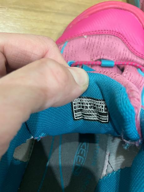 Keen botasky, keen,37