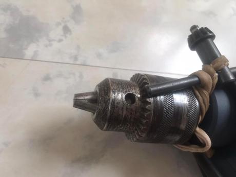 Elektrická príklepová vrtačka,