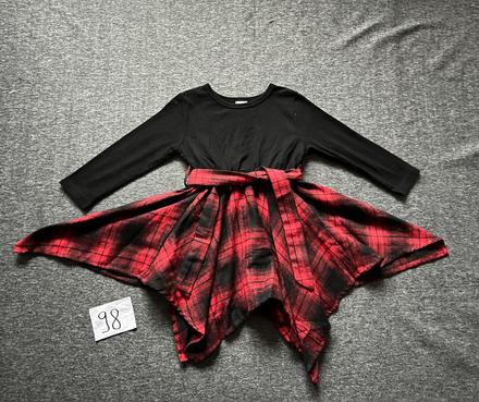 Kárované šaty, 98