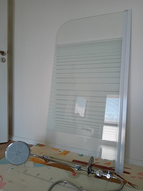 Sklenená vaňová zástena + sprchová hlavica grátis, 