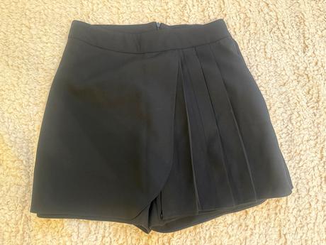 Čierne sukňo-šortky, s