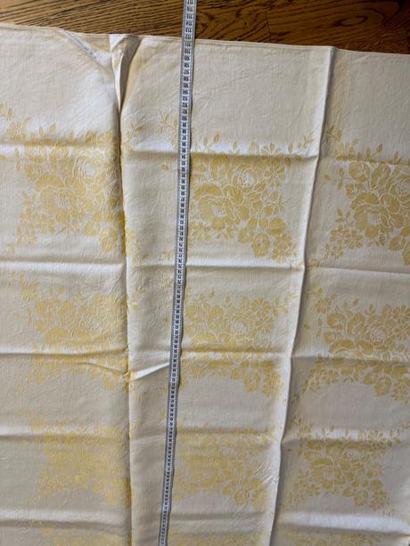 Retro obrus zo 4 obruskami,