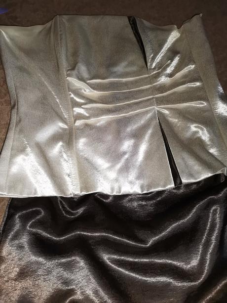 Spoločenské šaty, 36