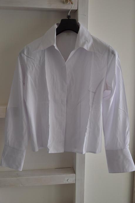 Biela košeľa, 44