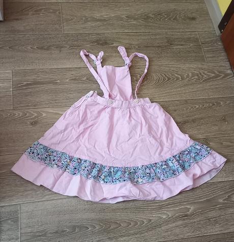 Krásne točivé šaty 122, 122