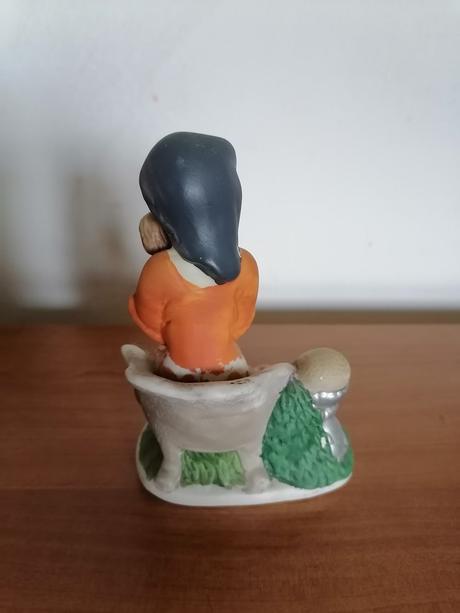 Porcelánová soška matka s dieťaťom, 