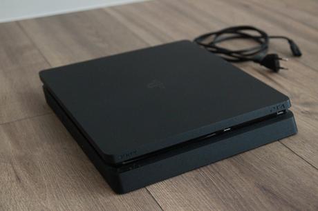 Ps4 slim 500 gb, super stav, málo hraná,