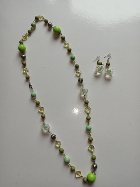 Náhrdelník a náušnice,