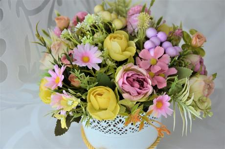 Jemnučký farebný jarný aranžmán, 