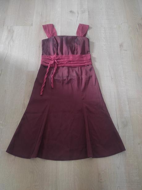 Bordovej spoločenské saty, 36