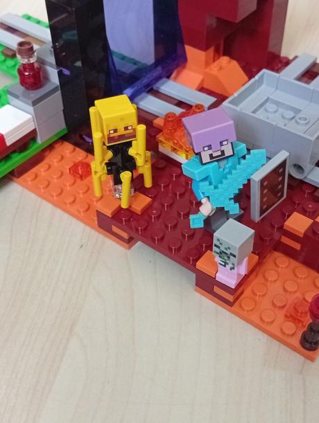 Lego minecraft 21143 podzemná brána, 