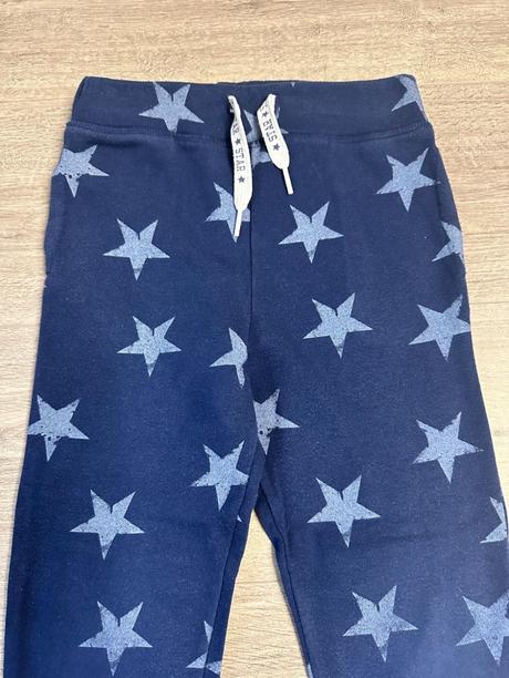 Tepláky z hviezdičkami, next,122