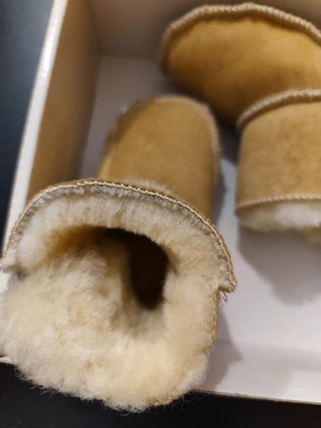 Detské capačky s jahnacou kožušinou, 