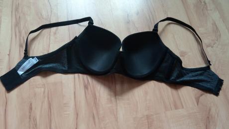 Šedá podprsenka, 80