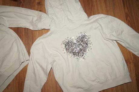 2 kusy béžových mikin-cena spolu, 152