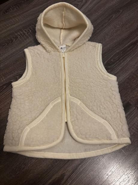Vlnená vesta s kapucňou na zips, 134