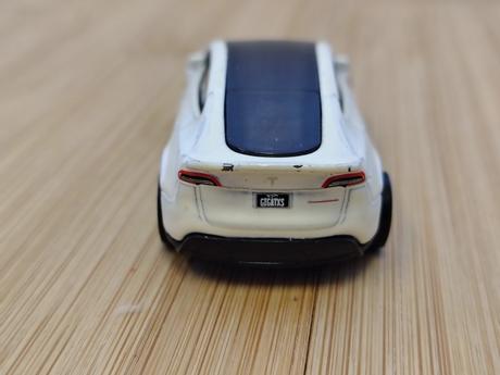 Zberateľská tesla model y hkg28, hot wheels, 2023,