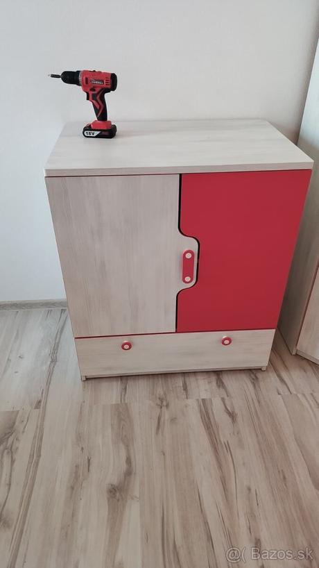 Zostava nábytku do dievčenskej izby, 