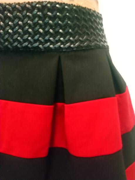 Dámska čierno červená sukňa, paola moris, xs, xs