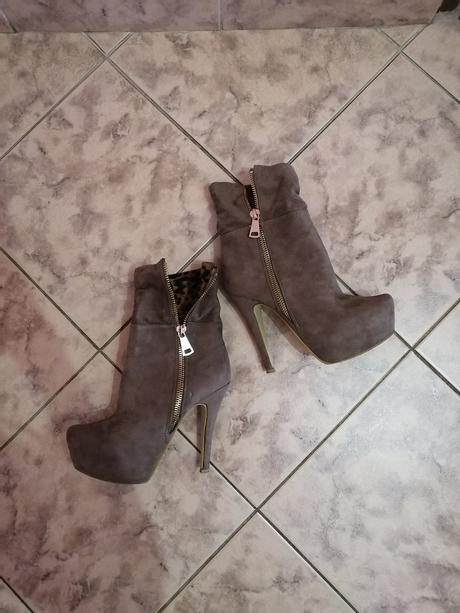 Kotnikove čižmy, 40