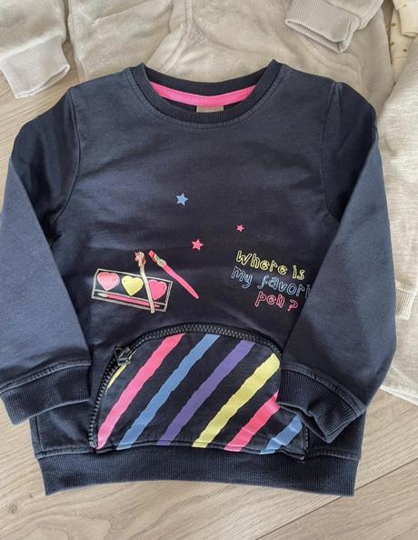 Dievcenske mikiny, 104