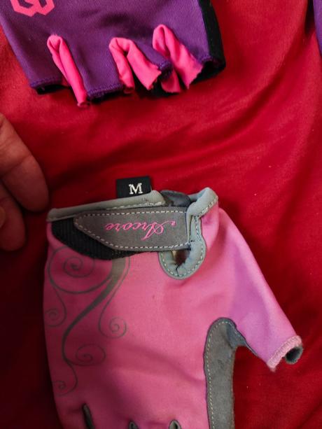 Cyklistické rukavice, 158