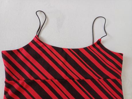 Červeno-čierne saty, xs