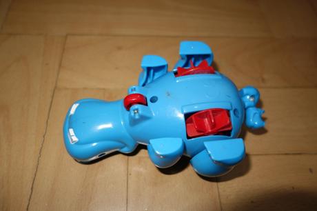 Hračky na naťahovanie na zemi,