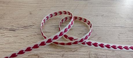Ozdobná stuha 10 mm - srdiečka, 