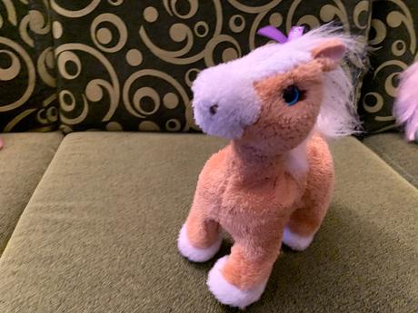 Koník furreal friends,