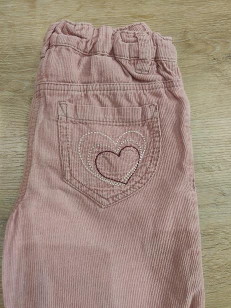 Nohavice a tunika, 104–116