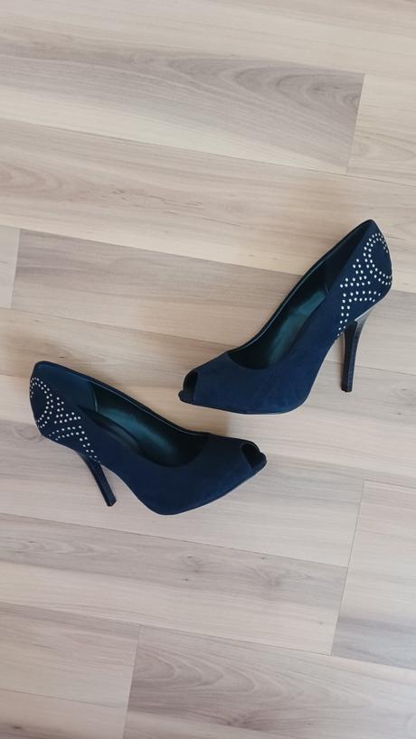 Tmavomodré lodičky, graceland,37