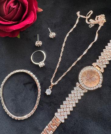 Jemná sada s hodinkami,