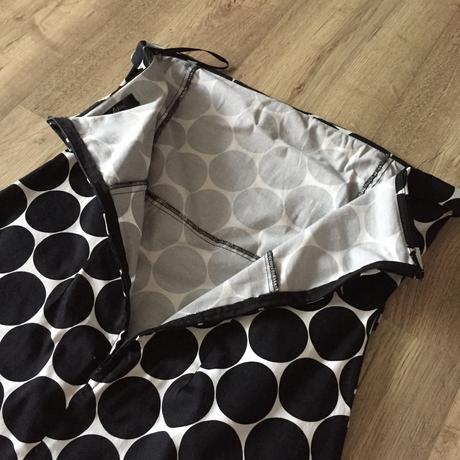 Čierno-biele bodkované šaty, 40