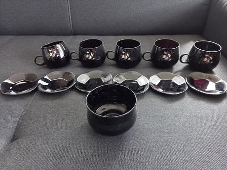 Čierne retro šálky,