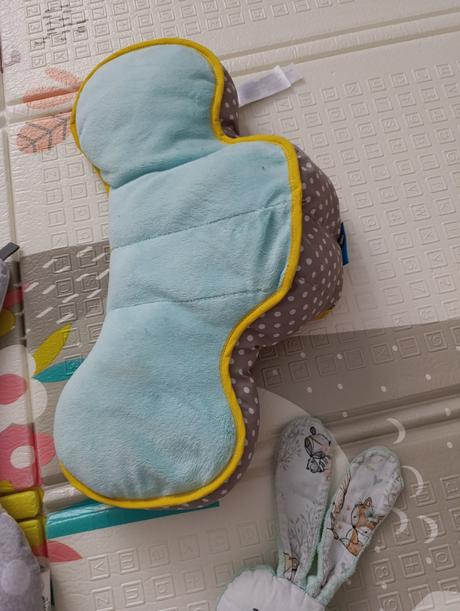 Pomôcky pri hre na brušku + hračky, 