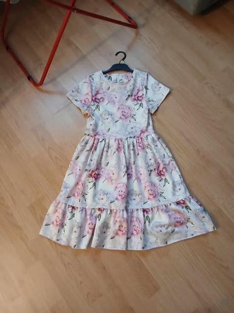 Ľahké kvietkované šaty aj na príležitosť, 158