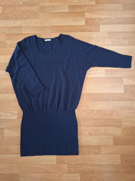 Svetríkové šaty, 38