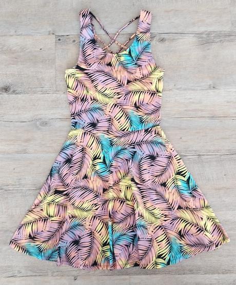 Šaty s farebnými pierkami, c&a,s