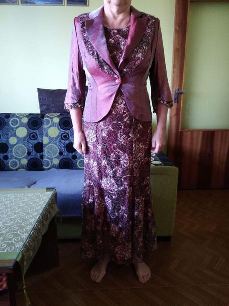 Spolocenske saty, 44