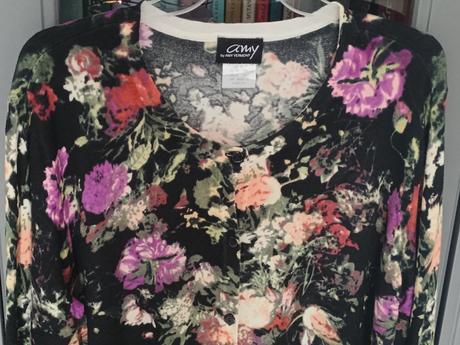 Kvalitný kvetovaný svetrík, 48