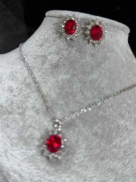 Set náušnice + retiazka s príveskom,