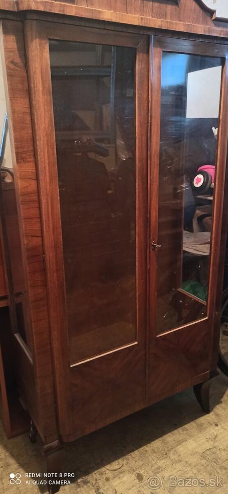 Starožitná skrinka,