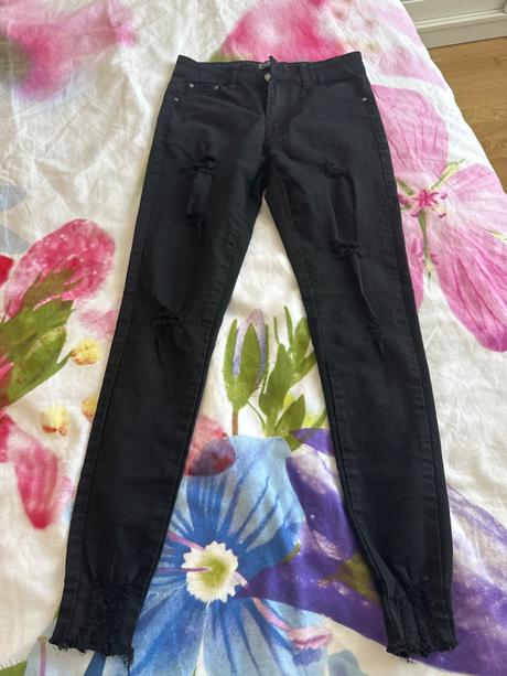 Elasticke pruzne roztrhane rifle, 38