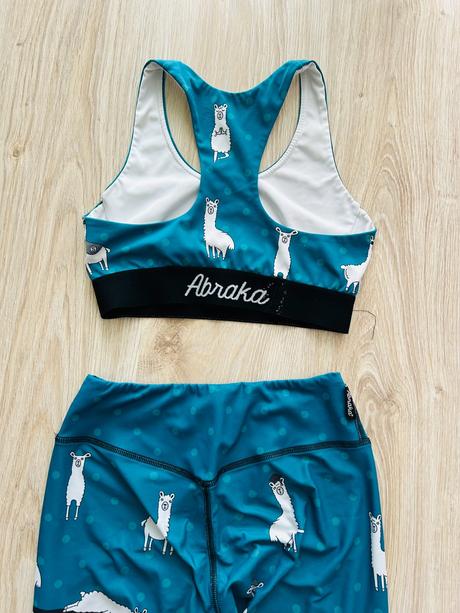 Originálny komplet slovenskej značky abraka-alpaky, s